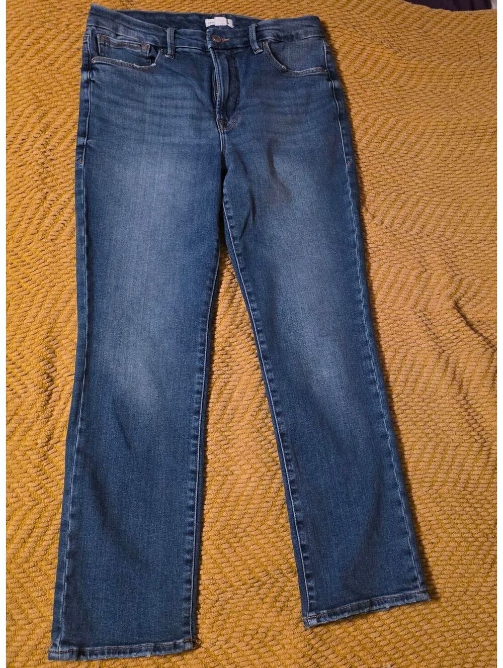 70% off retail - Like-new Good American "Good Straight" Jeans, size 30/10